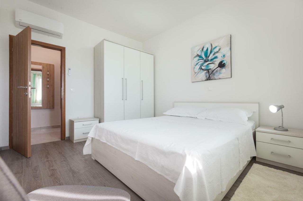Apartments Turtle Gardens Makarska Exterior foto